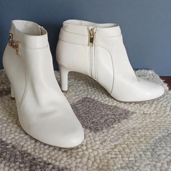 Bandolino Leather Booties - Picture 16 of 16